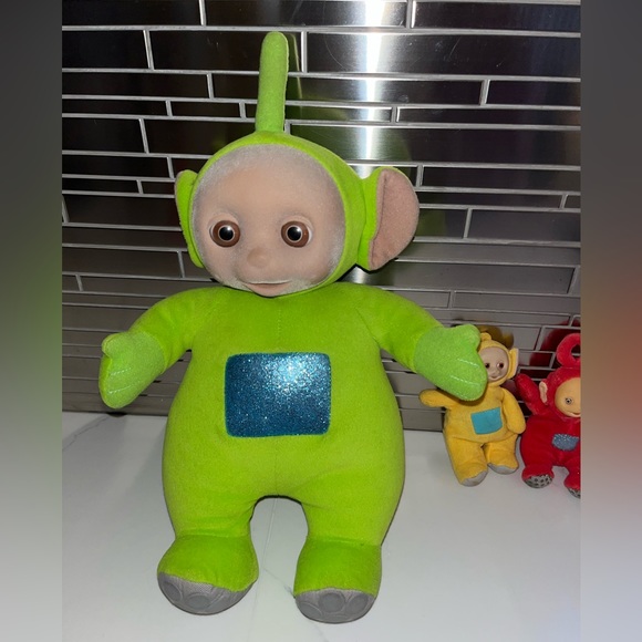 7 adorable teletubbies. Includes plush and plastic teletubbies! And plastic toy. - Picture 10 of 16